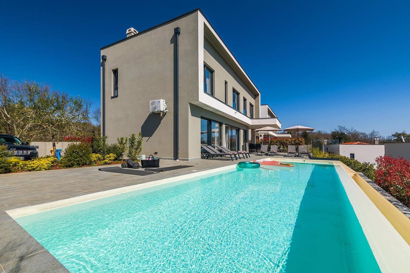 Modernes Ferienhaus mit Infinity-Pool und Meerblick in Marčana, Südküste Istrien