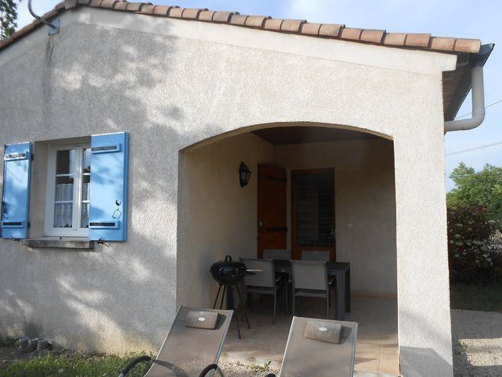Gîte pour 4 personnes, avec terrasse ainsi que piscine et jardin, animaux acceptés en Ardèche - 4