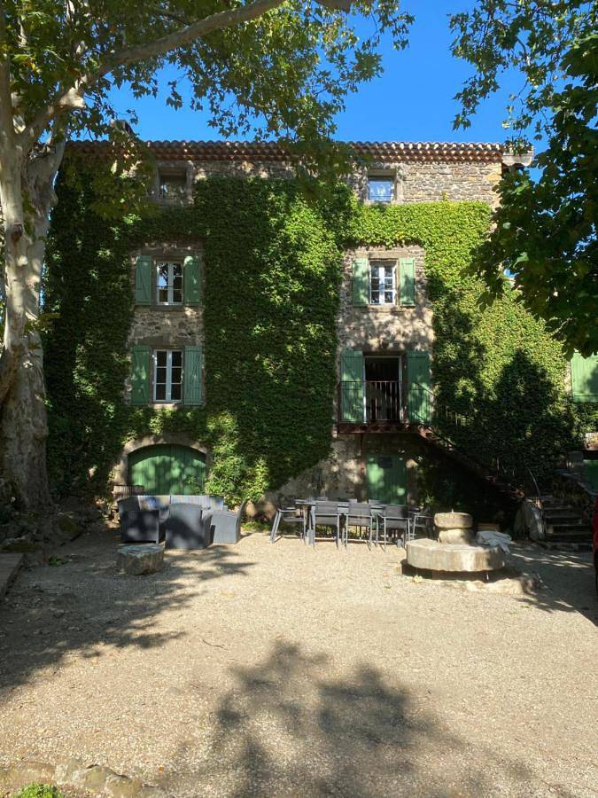 Location de vacances pour 12 personnes, avec piscine ainsi que vue et jardin à Fontès - 2