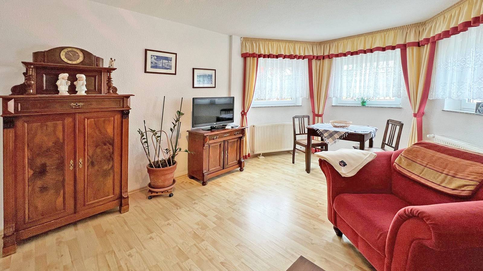 Ganze Ferienwohnung, Villa Vivien, Ostsee Hühnergott App. 3 in Göhren, Rügen