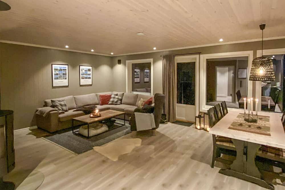 Enjoy your vacation in this beautifully located vacation home with great views. in Vinje