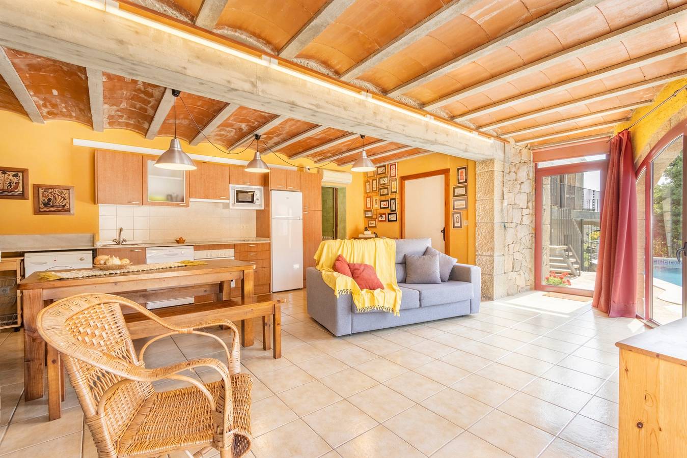 Cal Maso con bañera de hidromasaje, alojamiento adaptado en un entorno rural y tranquilo in Plans d'El Sió, Provincia de Lleida