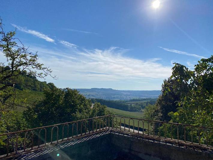 Location de vacances pour 8 personnes, avec Terrasse ainsi que Jardin et Vue à Vézelay - 4