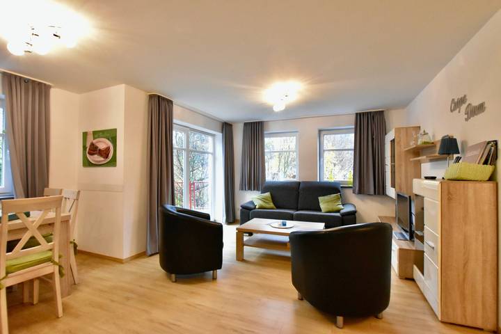 Ganze Wohnung, Ferienwohnung Viadukt mit Bergblick, privater Terrasse und Wi-Fi in Willingen, die Mittelgebirge