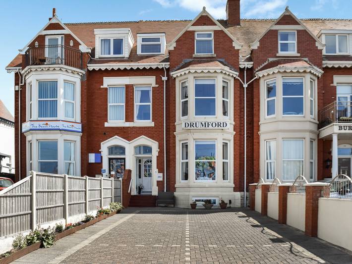 Cottage for 19 people, with garden, with pets in Blackpool