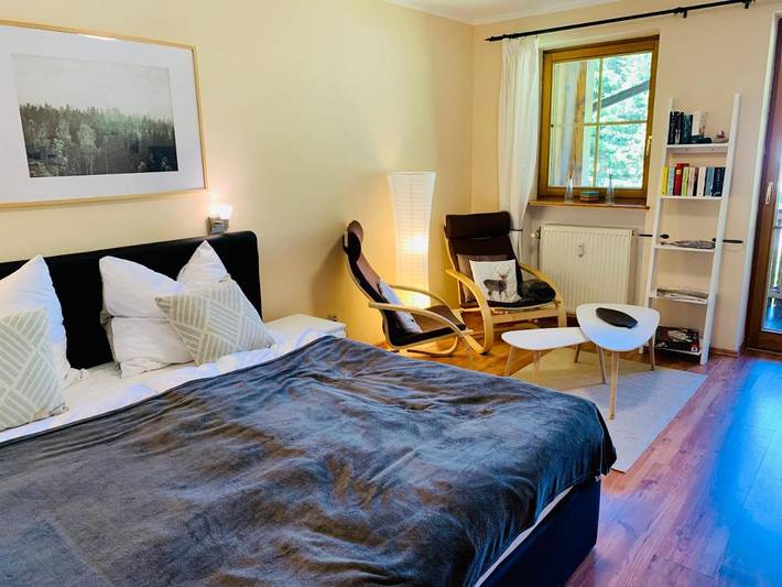 Ferienwohnung für 2 Personen, mit Balkon und Whirlpool sowie Garten und Sauna
