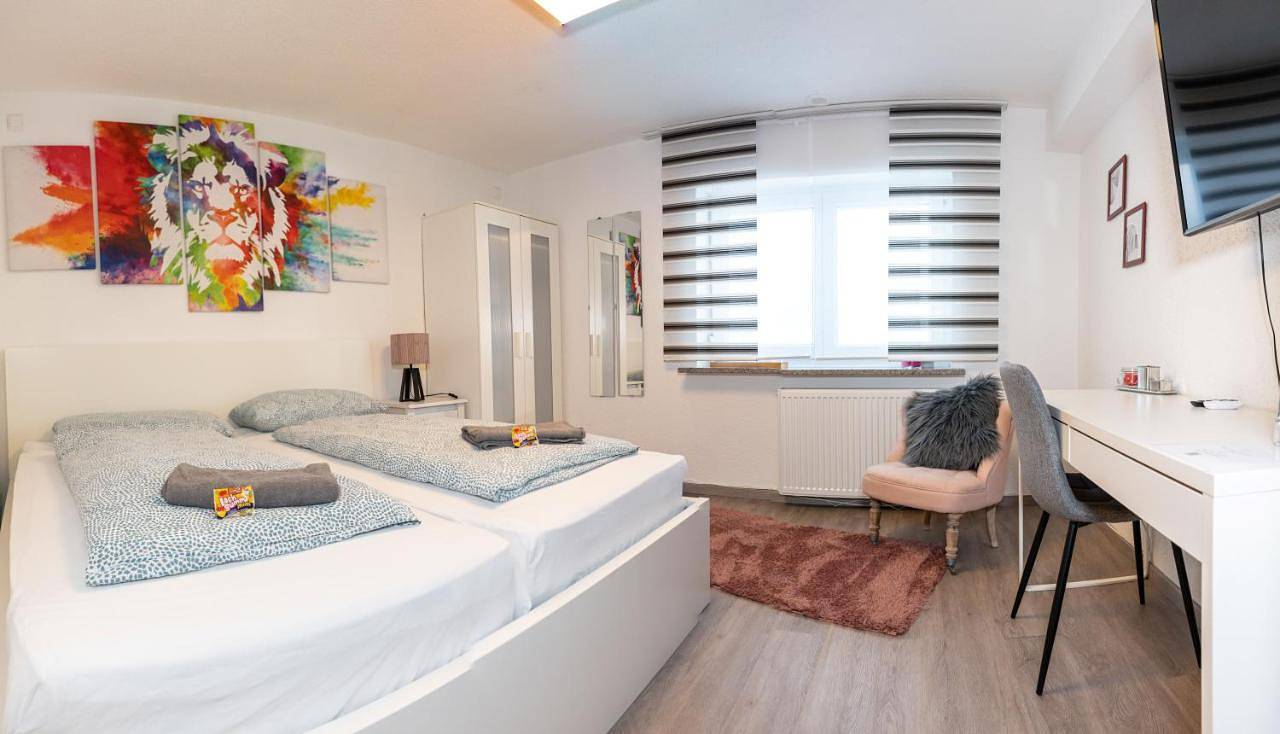 Ganze Ferienwohnung, Double Room with Shared Bathroom in Memmingen, Bayerisch Schwaben