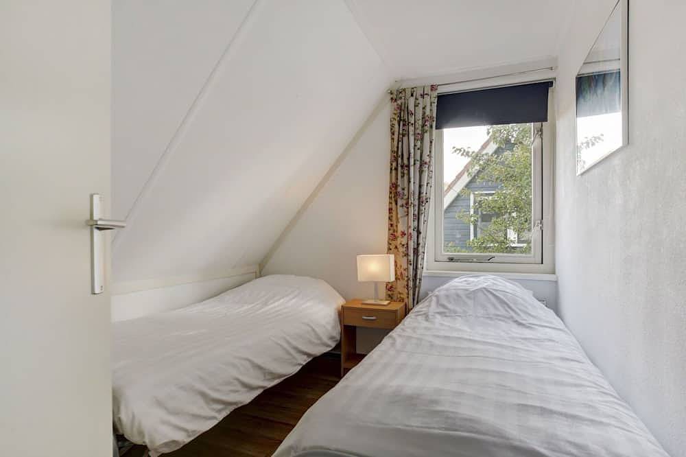 Atemberaubendes alleinstehendes Ferienhaus für 6 Leute mit  W-Lan und Tv in Zonnemaire, Zeeuwse Kust