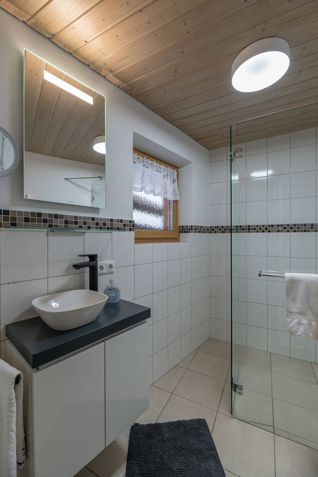 Ganze Ferienwohnung, Ferienwohnung Haus Holzeck - Ferienwohnung Jenner, 1-2 Personen, 55 qm, Obergeschoss in Schönau am Königssee, Berchtesgadener Alpen