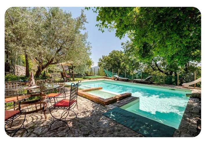 Bed and breakfast für 4 Personen, mit Terrasse und Whirlpool sowie Garten und Pool