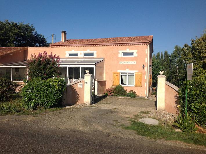 Gîte pour 2 personnes, avec jardin ainsi que terrasse et piscine