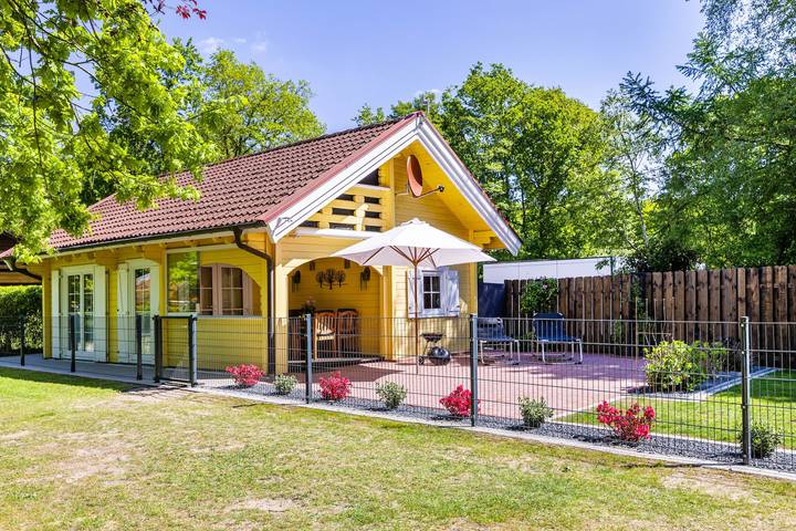Ferienhaus für 4 Personen, mit Garten und Seeblick