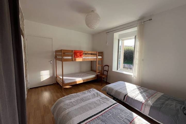 Location de vacances pour 6 personnes, avec terrasse ainsi que jardin et jacuzzi à Plonéour-Lanvern - 2