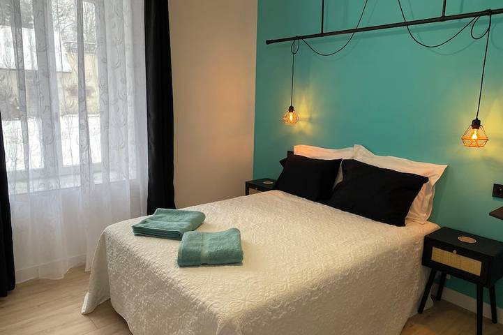 Location de vacances pour 8 personnes, avec jardin ainsi que piscine et jacuzzi à Cusset - 2