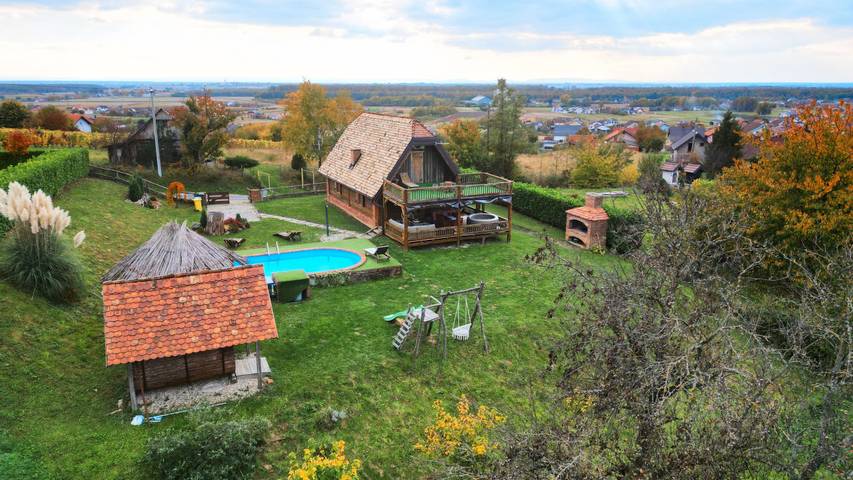 Villa für 6 Personen, mit Whirlpool und Garten sowie Terrasse - 1