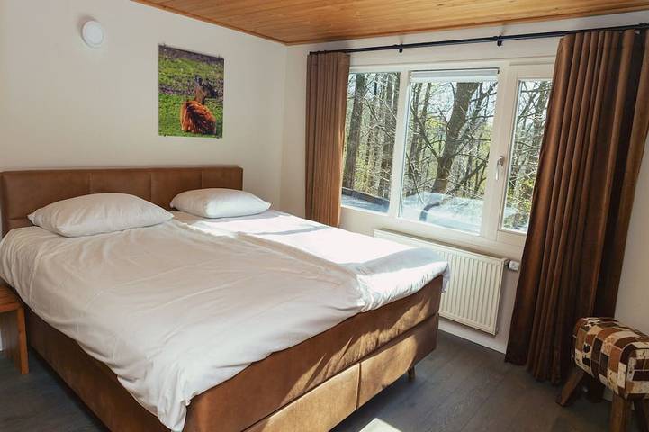 Gîte pour 9 personnes, avec terrasse et sauna ainsi que jardin et jacuzzi, animaux acceptés à Manhay - 3