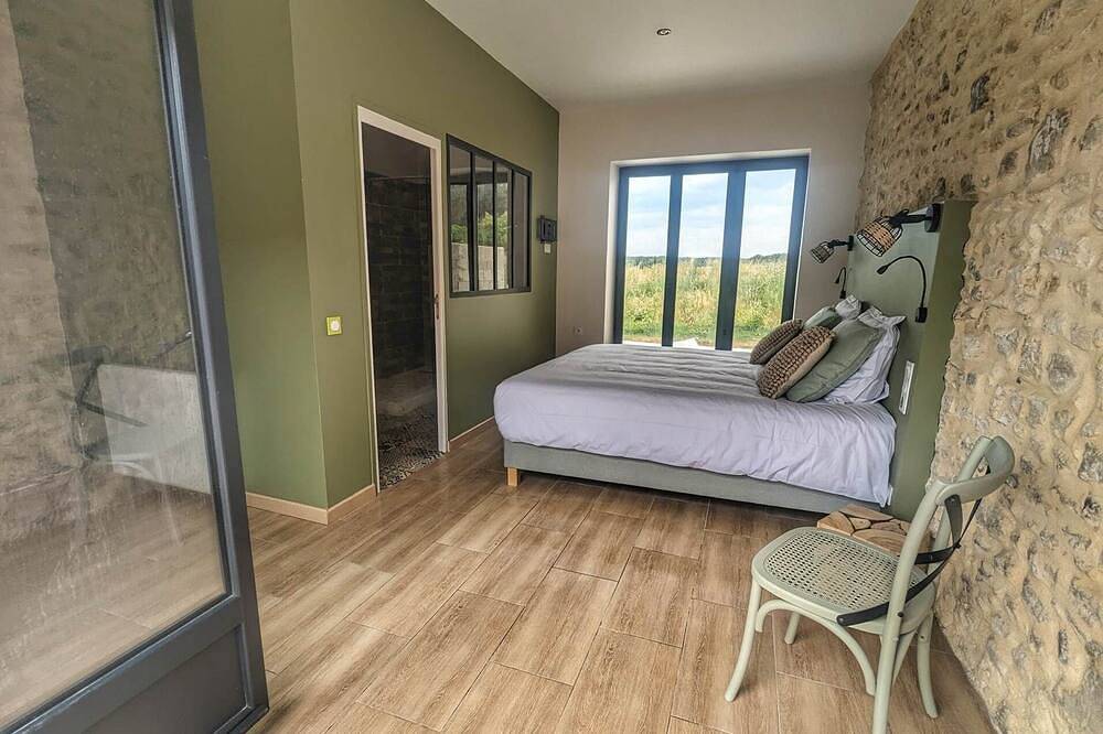 Chambre sur Jardin Avec Jacuzzi Privatif L'été et Terrasse in Treuzy-Levelay, Seine-et-Marne