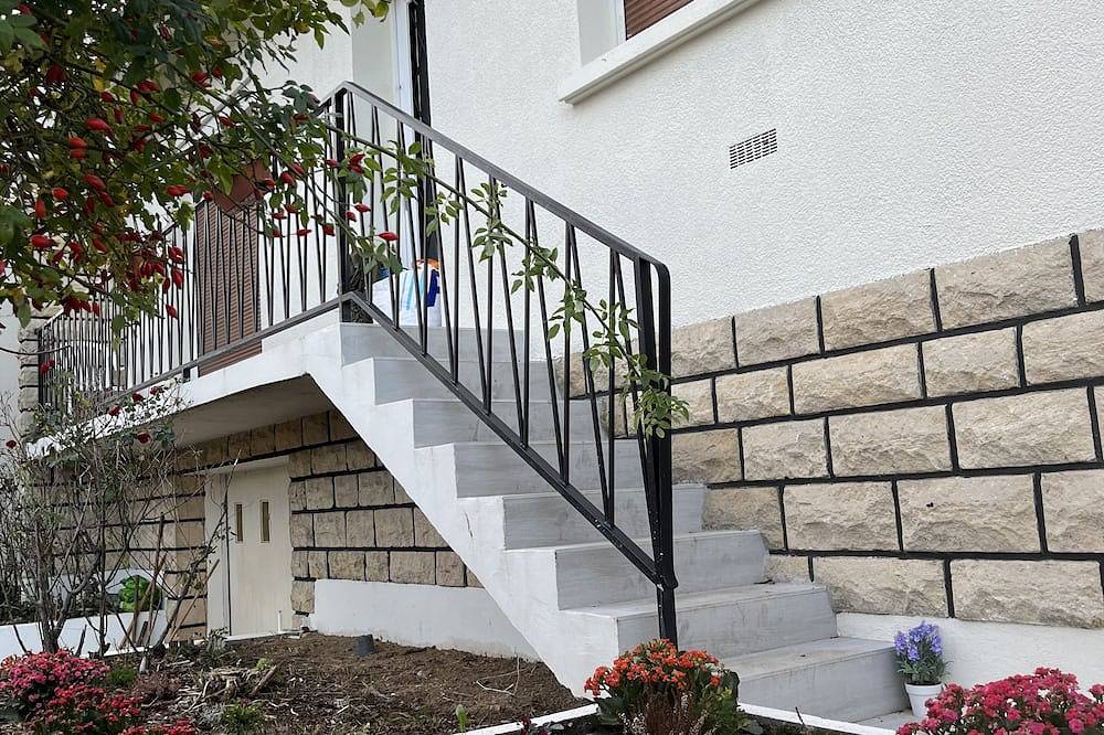 Entire apartment, 2 Pièces Tout Confort Proche Aéroport Charles de Gaulle Le Bourget Villepinte in Le Blanc-Mesnil, Seine-Saint-Denis