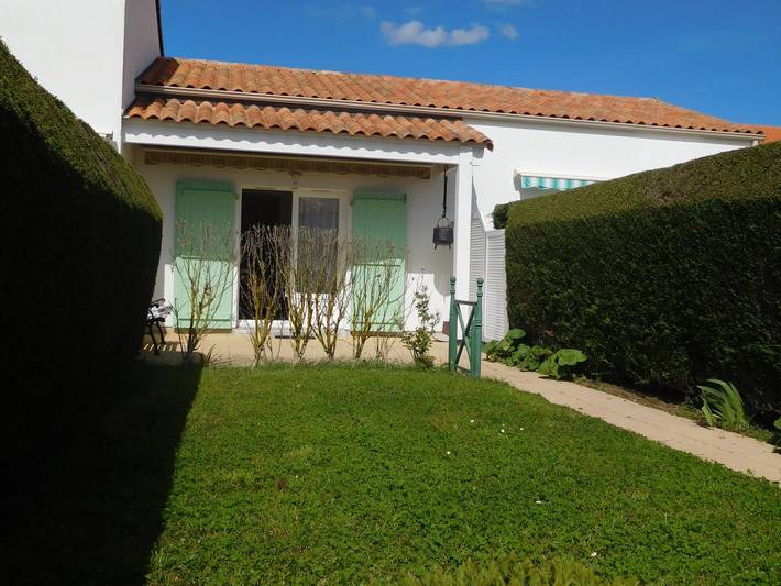Location de vacances pour 5 personnes, avec Terrasse ainsi que Jardin et Piscine à La Faute-sur-Mer