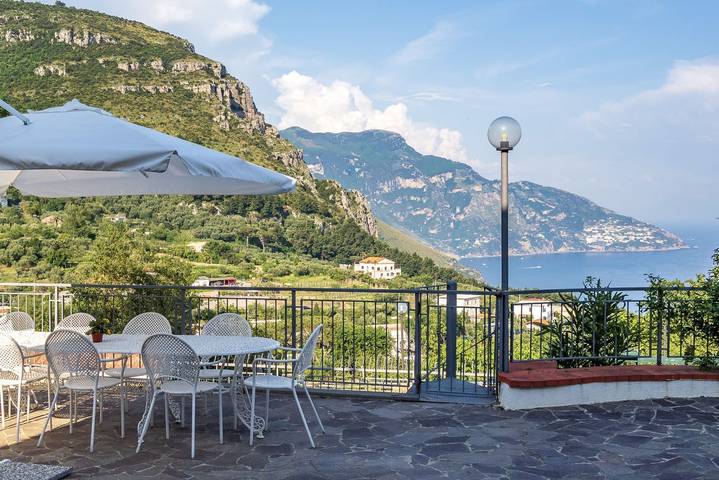 Villa per 4 persone, con vista oceano e giardino in Campania