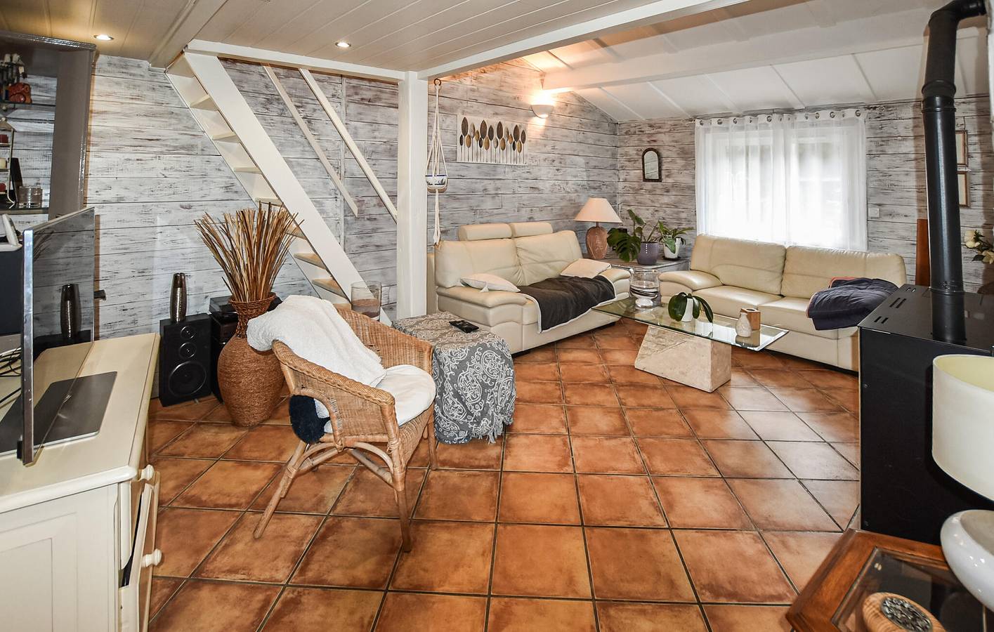 Salavas Retreat avec piscine, garage et WiFi in Salavas, Ardèche