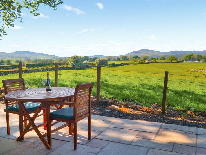 Log cabin for 2 people, with garden, with pets in Dumfries and Galloway