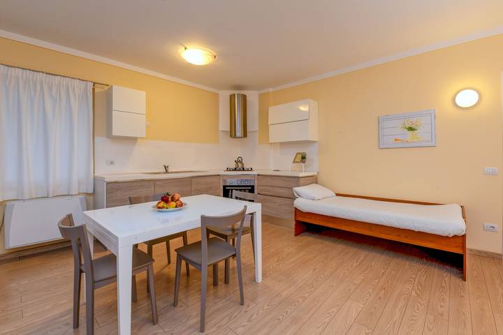 Ganze Wohnung, Stilvolles Apartment Lina im Agriturismo Colleincanto in Gavardo, Gardasee-Berge