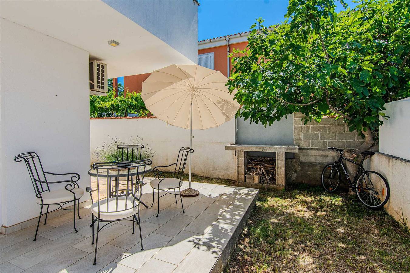 Cały apartament, Apartament wakacyjny dla 4 osób z balkon/ taras in Vir