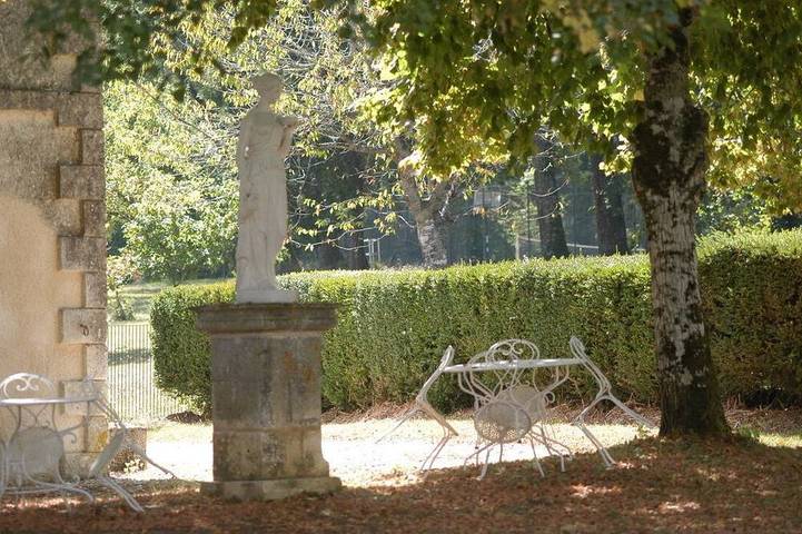 Location de vacances pour 9 personnes, avec piscine à Mareuil