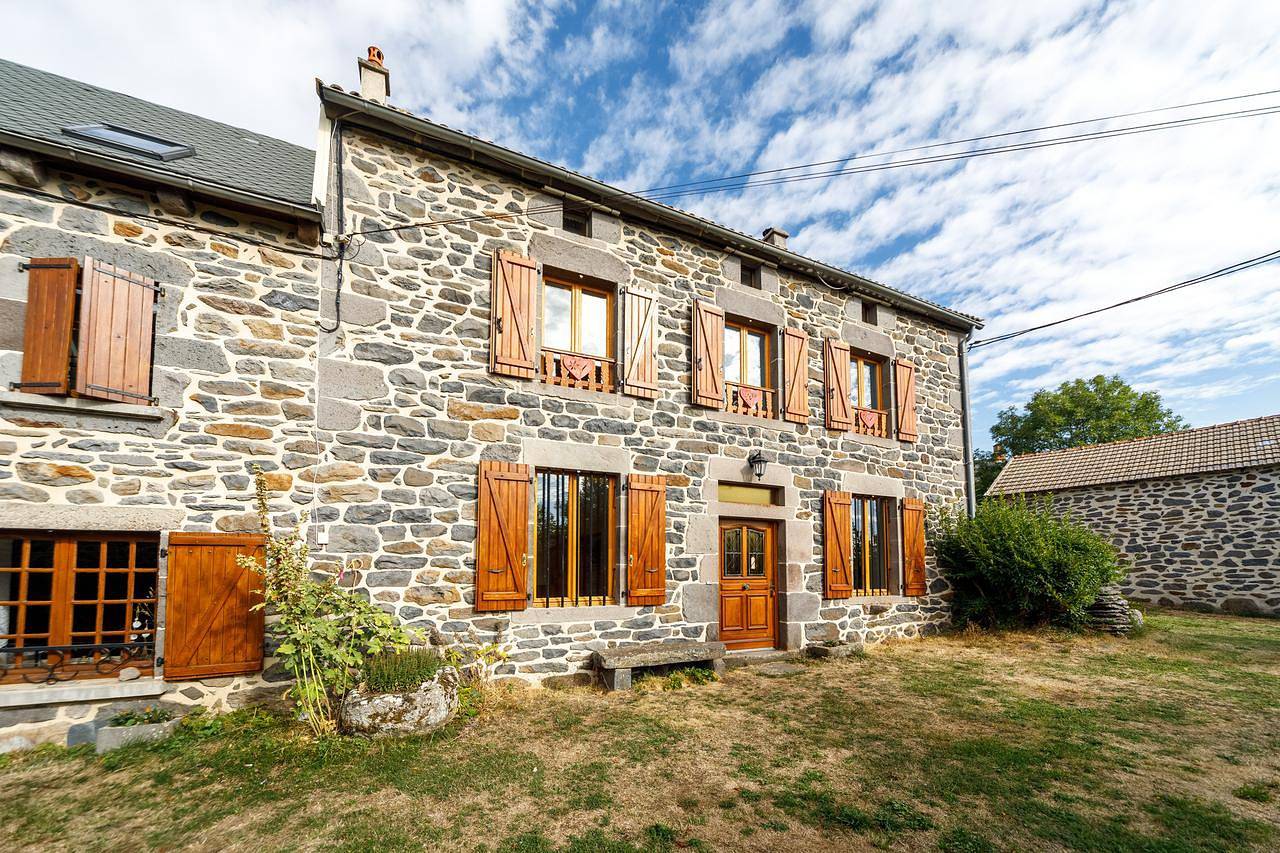 Maison de vacances 'Chez Félicie' avec terrasse privée et jardin commun in Valuéjols, Parc naturel régional des Volcans d'Auvergne