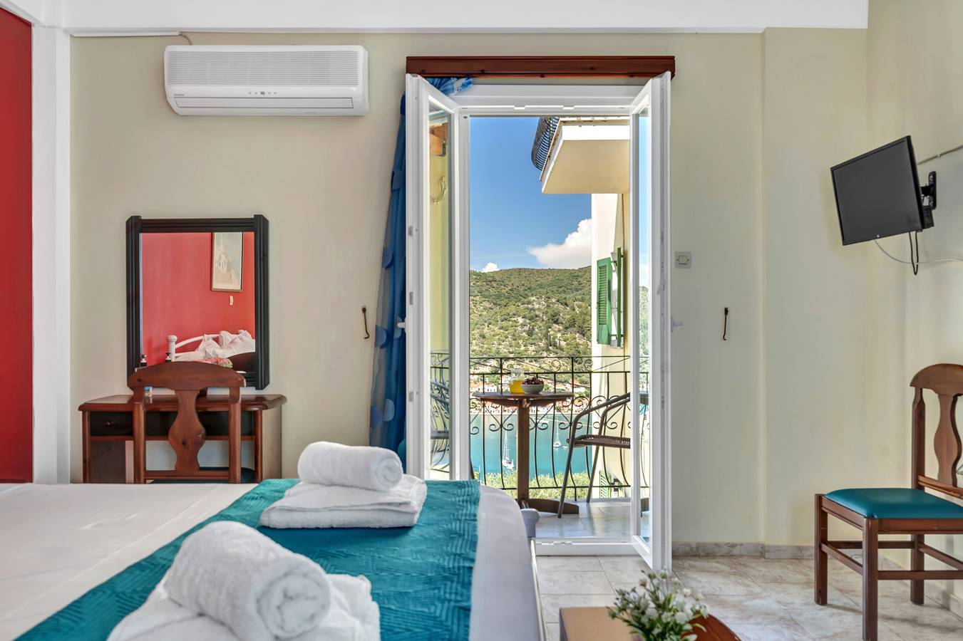 Monolocale intero, Monolocale 'Veronis 8' con vista sul mare, piscina in comune e Wi-Fi in Vathy, Itaca