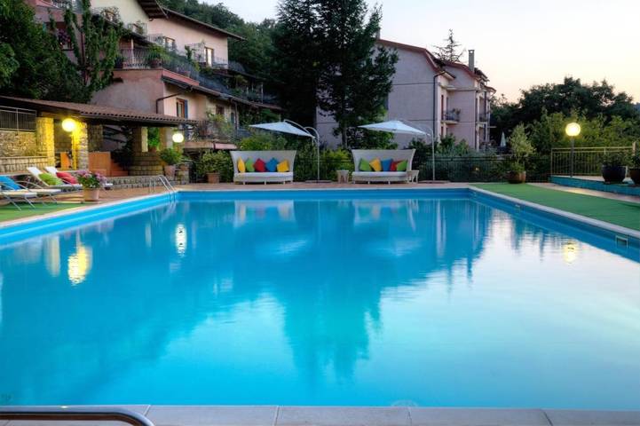 Appartamento per 3 persone, con Balcone e Idromassaggio nonché Terrazza e Giardino a Aritzo