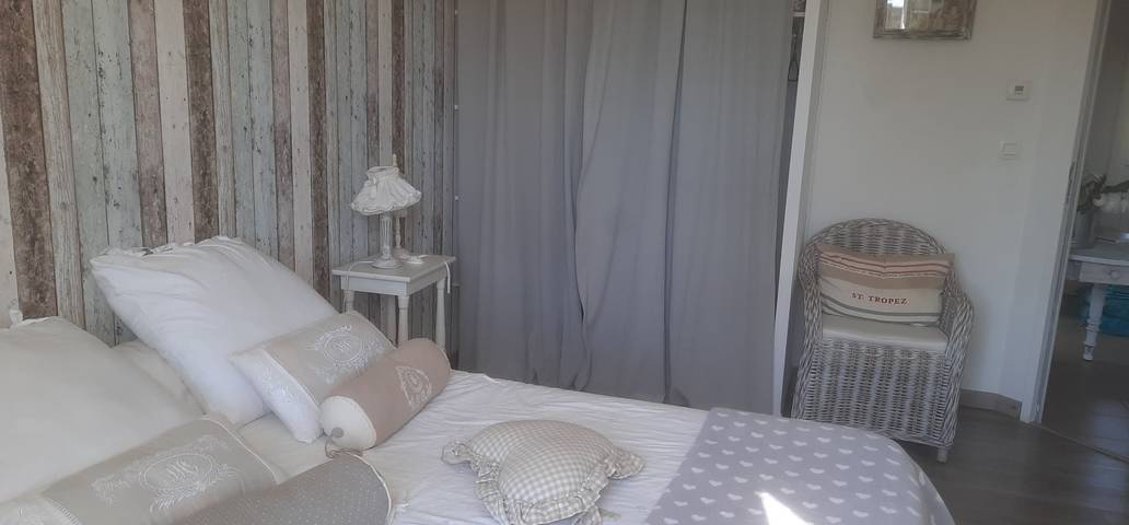 Gîte pour 8 personnes, avec jardin ainsi que piscine et terrasse dans Indre - 2