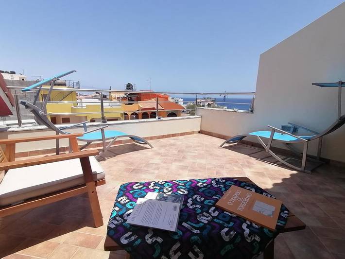 Chambre d’hôte pour 2 personnes, avec terrasse dans Praia