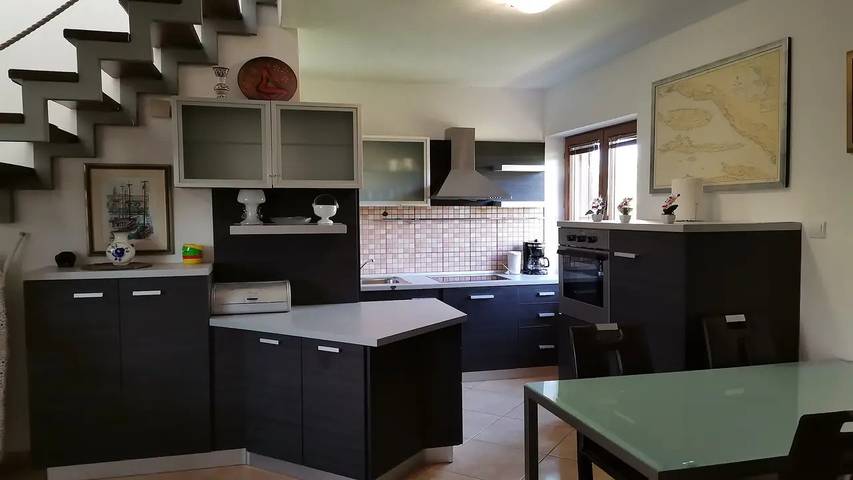 Villa pour 13 personnes, avec piscine et jardin, animaux acceptés à Supetar - 3