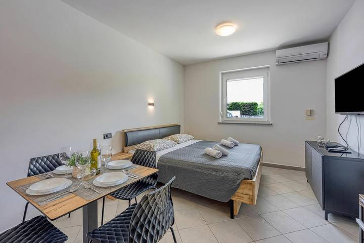 Gîte pour 4 personnes, avec terrasse, adapté aux familles à Koper - 2