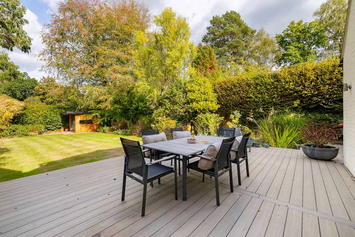 Surrey Hills Family Home with Large Garden in Shere, Guildford