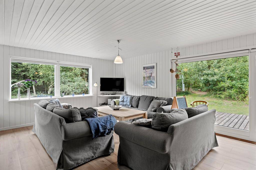 Großes Holzhaus mit Whirlpool und Sauna  in Sønderstrand, Havneby