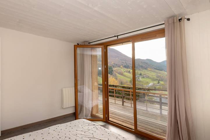 Appartement entier, Appartement « L'appartement du Berger » avec vue sur la montagne et terrasse privée in Aillon-le-Jeune, Région de Chambéry