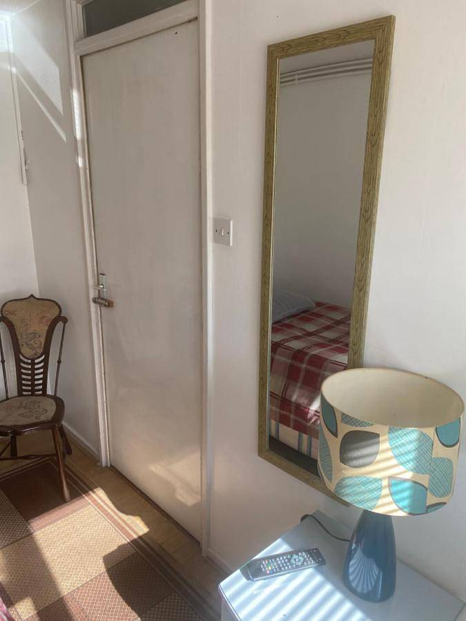 Entire holiday apartment, Standard Double Room in Swindon, North Wessex Downs