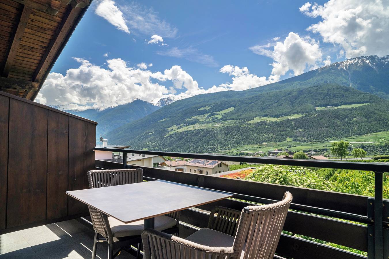 Ganze Wohnung, Ferienwohnung 'Kortscherhof Apt 6-1' mit Bergblick, Gemeinschaftsgarten und Wlan in Kortsch, Schlanders