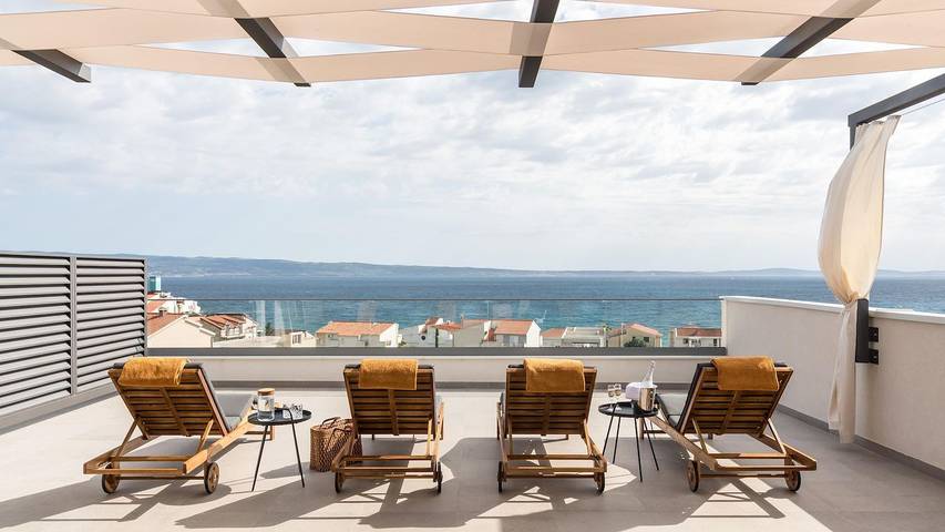 Ferienhaus für 4 Personen, mit Terrasse und Whirlpool in Podstrana