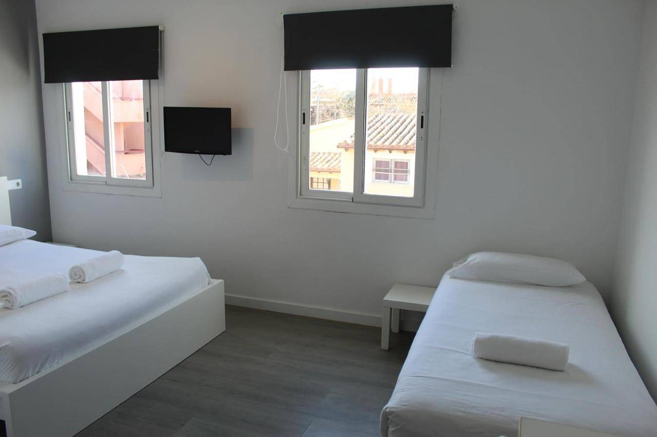 Single Room with Private Bathroom in Can Pastilla, Palma