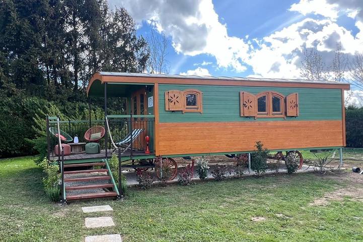 Location de vacances pour 4 personnes, avec vue ainsi que piscine et jardin à Quingey - 2