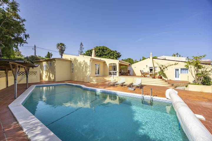 Villa for 6 people, with Ocean view and Terrace as well as Garden and Pool in Praia da Luz