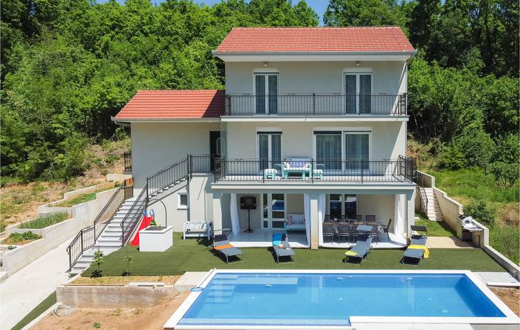 Moderne 170 m² große Ferienwohnung mit Pool, Terrasse und WLAN in Sinj – 1 km vom Zentrum entfernt in Sinj, Dalmatinisches Zagora
