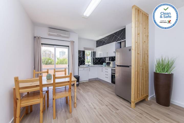 Vakantieappartement voor 3 personen, with Balkon and Terras as well as Tuin and Zwembad in Praia da Rocha