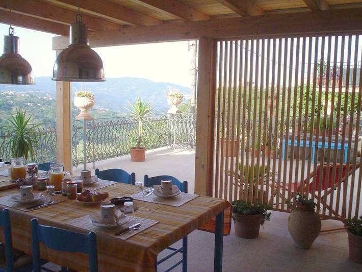 Chambre d’hôte pour 2 personnes, avec Terrasse ainsi que Piscine et Vue à Bianchi