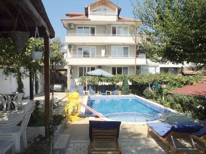 Maison d’hôte pour 3 personnes, avec jardin ainsi que vue et piscine