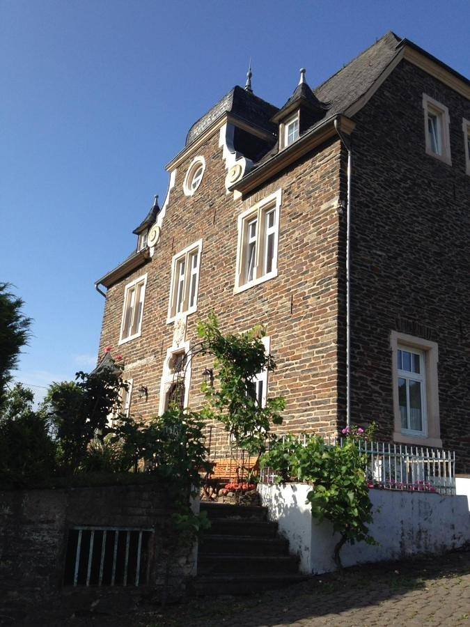 Ferienwohnung für 4 Personen, mit Garten und Ausblick in Reil